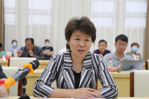 圖為民政部社會組織管理局呂曉莉發(fā)言