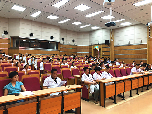 圖為會議現(xiàn)場 圖為會議現(xiàn)場