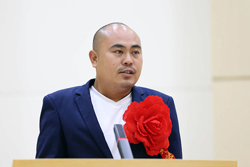 圖為廣西南寧市殘疾人韋忠勇作報告 圖為廣西南寧市殘疾人韋忠勇作報告
