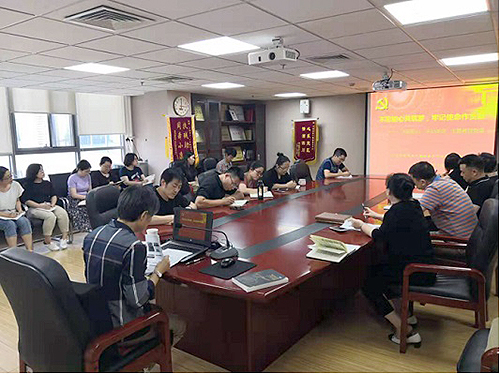 圖為專題黨課現(xiàn)場(chǎng) 圖為專題黨課現(xiàn)場(chǎng)