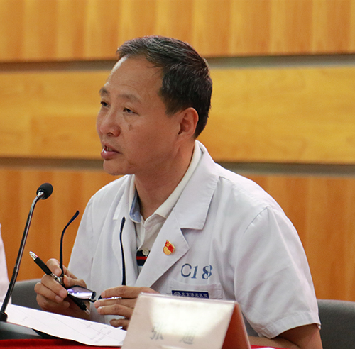 圖為中心副主任董浩主持會議 圖為中心副主任董浩主持會議