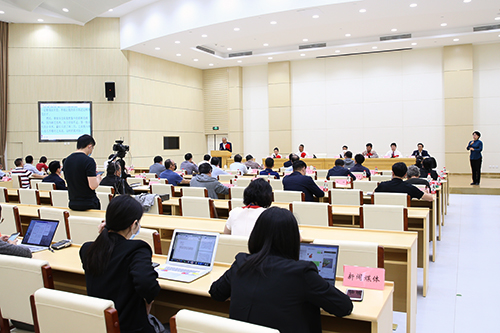 圖為報告會現場 圖為報告會現場