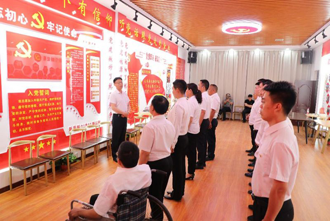 經(jīng)無(wú)記名投票表決，河南省炳良電子商務(wù)有限公司黨支部大會(huì)決定接收孫炳良為中共預(yù)備黨員。