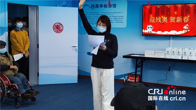 圖為主持人提問