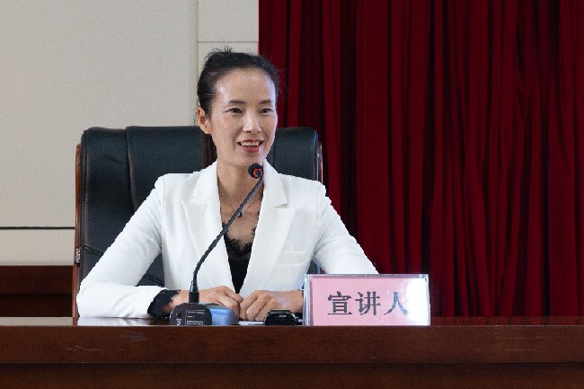 圖為宣講人歸玉娜在宣講 圖為宣講人歸玉娜在宣講