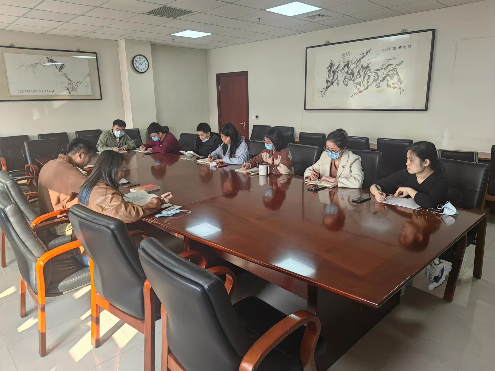 圖為學(xué)習(xí)會議現(xiàn)場 圖為學(xué)習(xí)會議現(xiàn)場