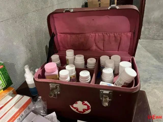 圖為何明學出診的藥箱
