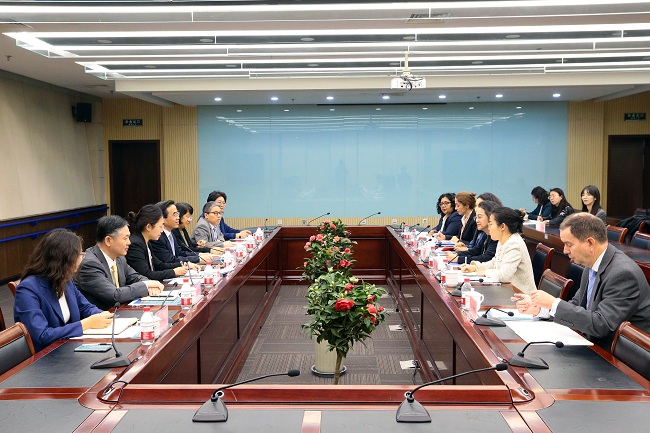 圖為中國(guó)殘聯(lián)主席程凱會(huì)見(jiàn)聯(lián)合國(guó)亞太經(jīng)社會(huì)執(zhí)秘阿里沙赫巴納
