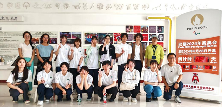 圖為日本師生參觀中國(guó)殘疾人體育運(yùn)動(dòng)管理中心