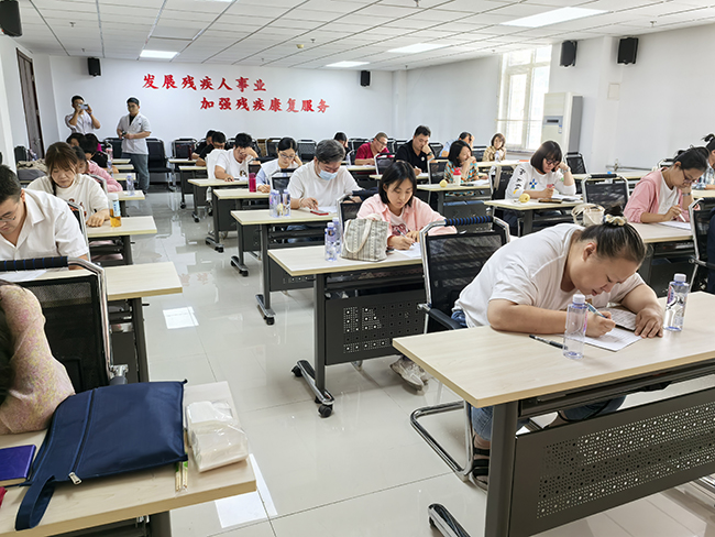 圖為理論考核現(xiàn)場(chǎng)