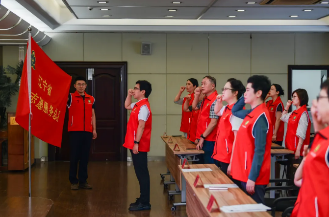 圖為入隊(duì)儀式現(xiàn)場